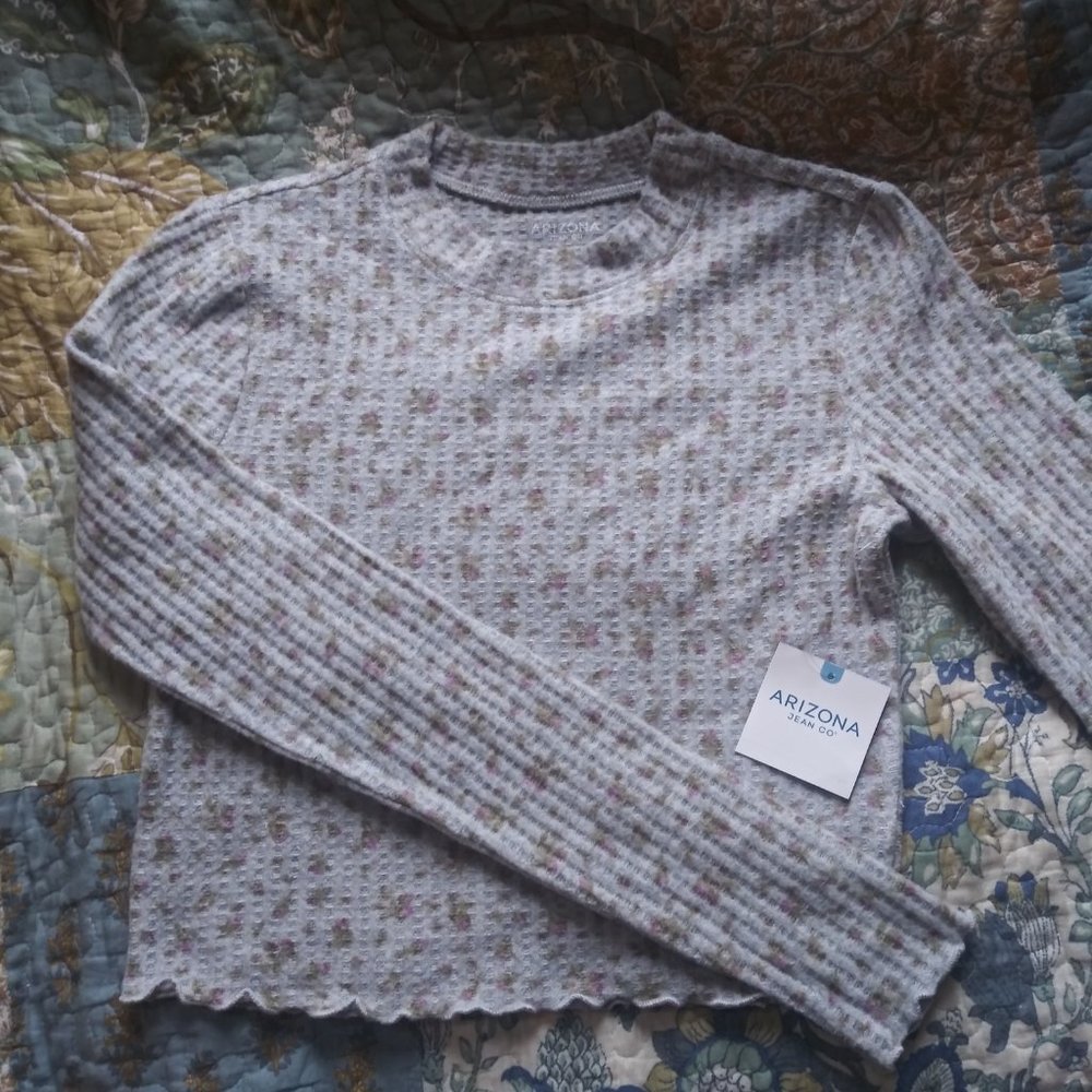 Arizona Junior's LG Crop Sweater